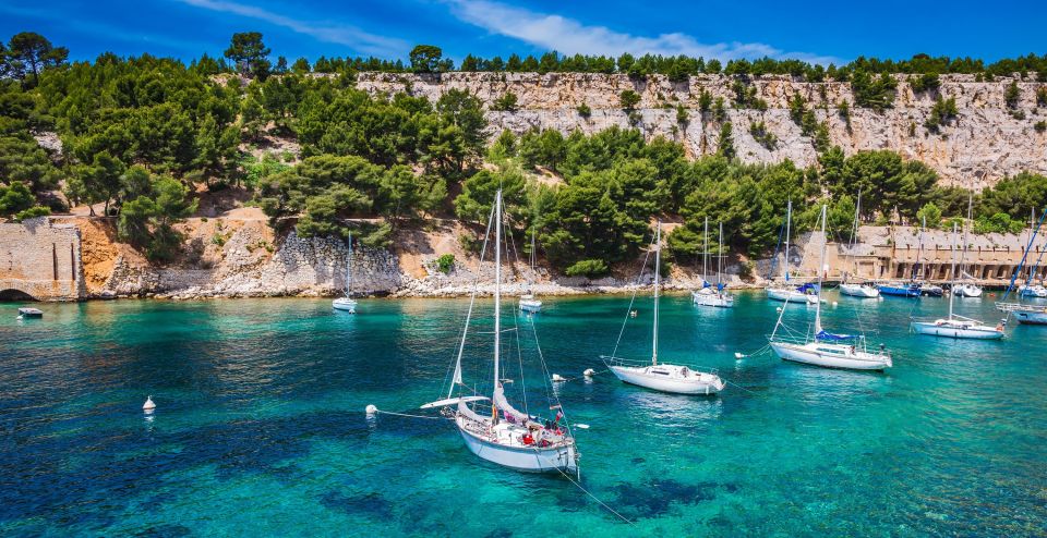 Calanques of Cassis, Aix-en-Provence & Wine Tasting Day Tour - The small-boat cruise around Massif des Calanques: the main event