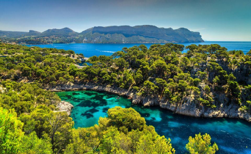 Calanques of Cassis, Aix-en-Provence & Wine Tasting Day Tour - Price and value: how $1,651 per group up to 8 adds up
