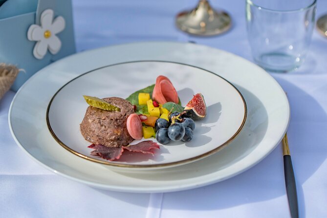 Dinner in the Vineyard French Riviera - Live Music and Art Dates: When the Extra Entertainment Happens