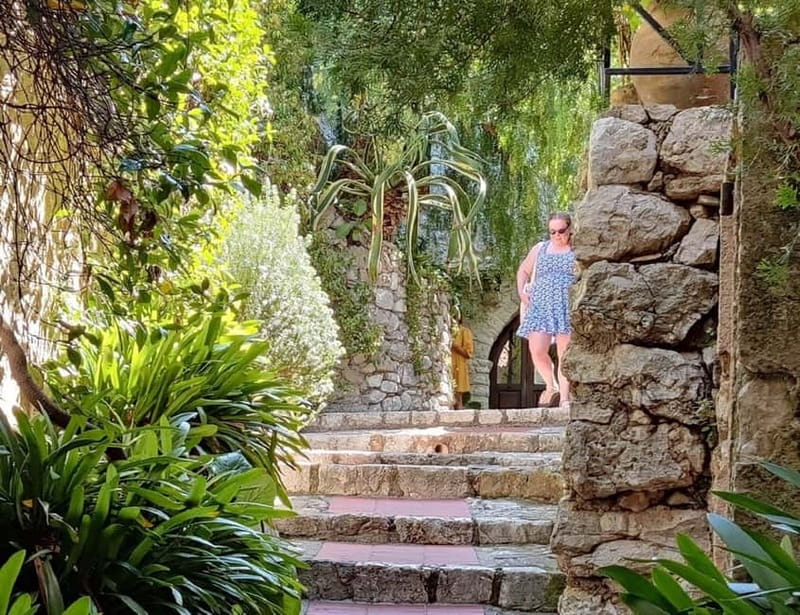 Èze: Walking Tour with a Local Guide - Notre-Dame de l’Assomption: ochre, clock tower, and interiors worth the stop