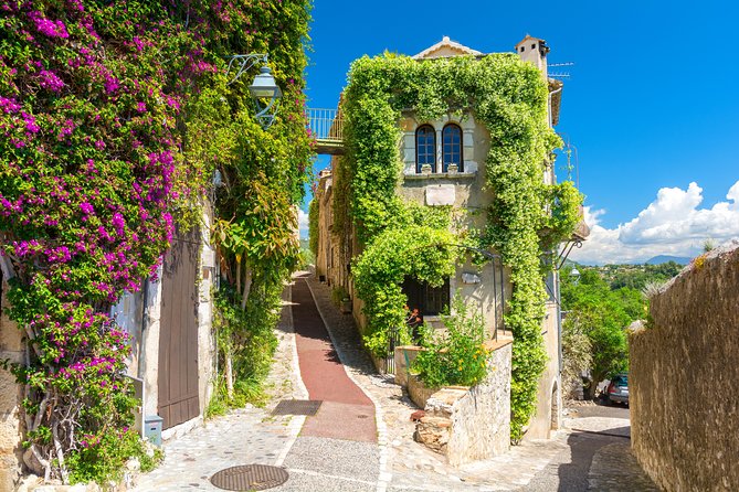 Flavors & Tastes of Provence , Shared & Guided 1/2 Day from Nice - Stop 1: Office de Tourisme in Saint-Paul de Vence