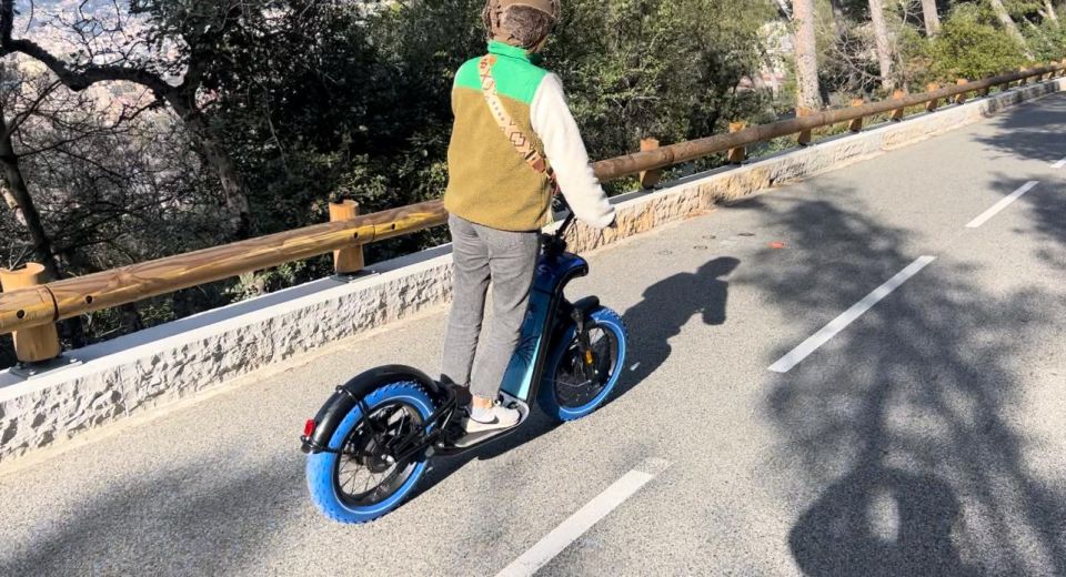 French Riviera : Guided Visit on a E-Scooter - The warm-up ride: port cycle path to Coco Beach