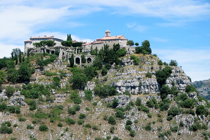 From Nice 1/2 day Tour Gourdon, St-Paul , Tourrettes & Grasse - Gourdon: Medieval Village Charm and Castle-View Energy