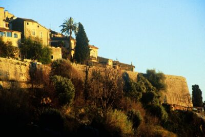 Half-Day Trip to St Paul de Vence and Cannes from Nice - Getting on board: pickup, minivan comfort, and the guide’s rhythm
