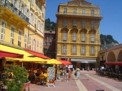 Nice City Segway Sightseeing Tour - Nice symbols you’ll actually notice: La Chaise Bleue and the Statue of Liberty