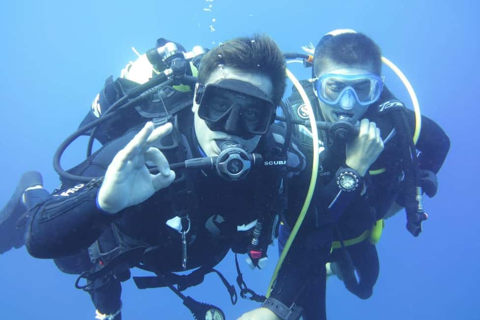 Nice : VIP sea tour with snorkeling & discover scuba - Meeting up in Nice: find the scuba statue