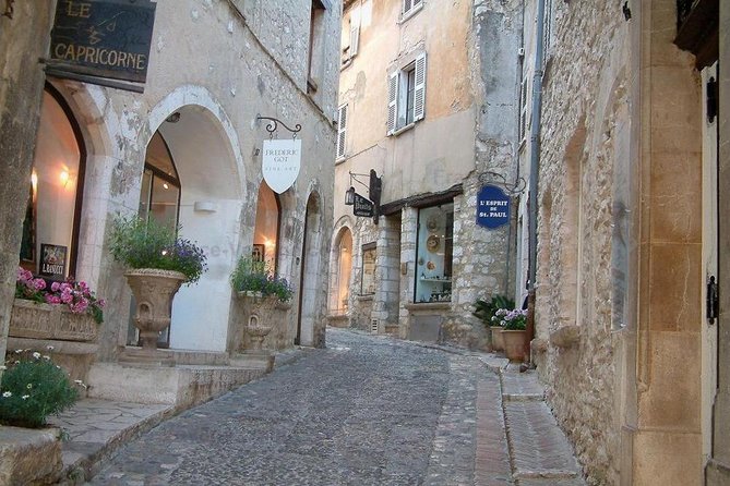 Self Guided Antibes, Cannes & Saint Paul de Vence from Nice - Saint-Paul-de-Vence Viewpoints: Artist Town Time in 45 Minutes
