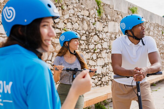 The essentials of Nice by electric scooter 1H30 - Meeting at Rue Halévy and starting with a sea-view mindset