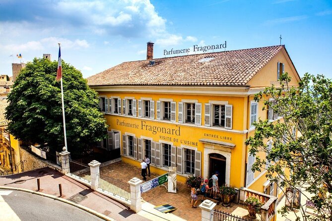 West Coast and Countryside shared & Guided tour from Nice - Stop 1: Boutique Fragonard and your perfume-or-town choice