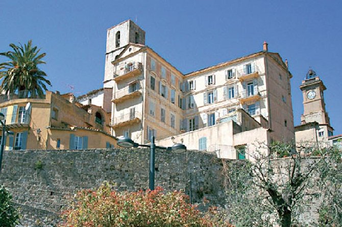 West Coast and Countryside shared & Guided tour from Nice - Stop 4: Cannes at the Palais des Festivals and the Croisette cross